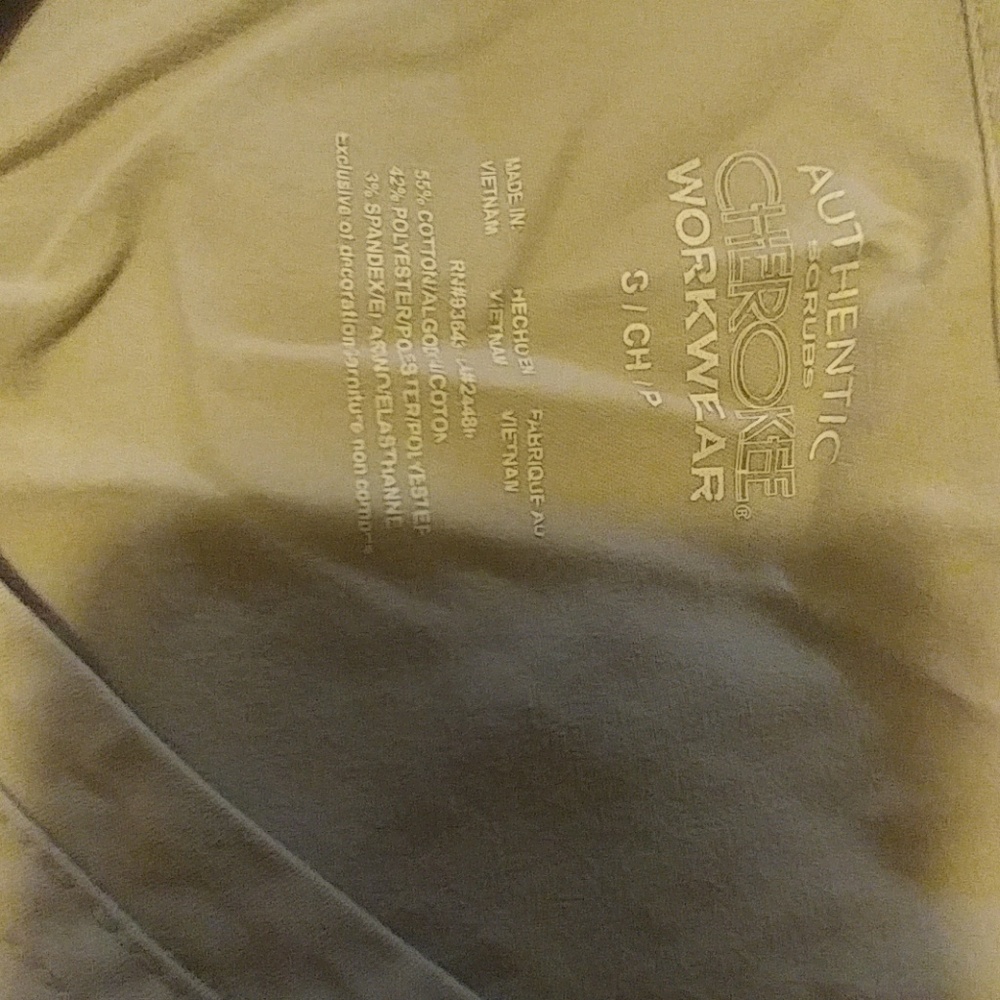 Scrub top bundle - Picture 6 of 6